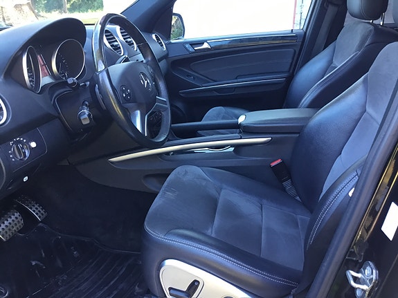 Mercedes-Benz ML320 4 of 26
