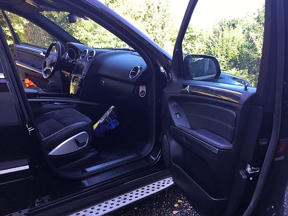 Mercedes-Benz ML320 9 of 26