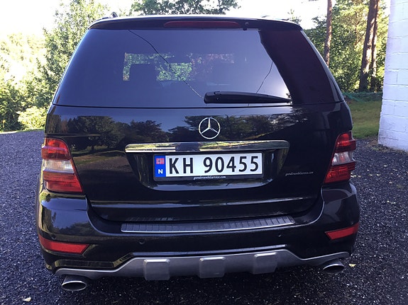 Mercedes-Benz ML320 3 of 26