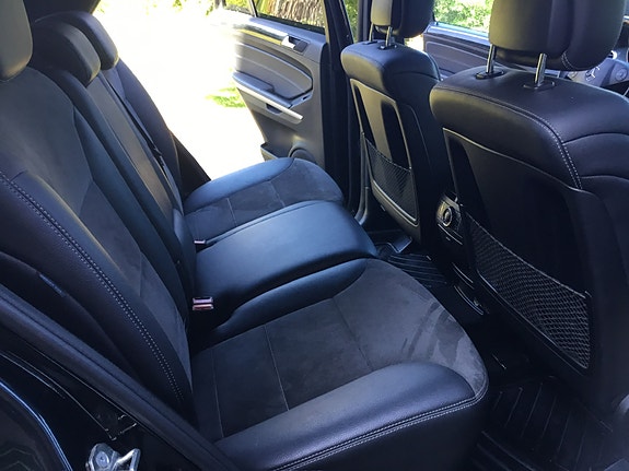 Mercedes-Benz ML320 8 of 26
