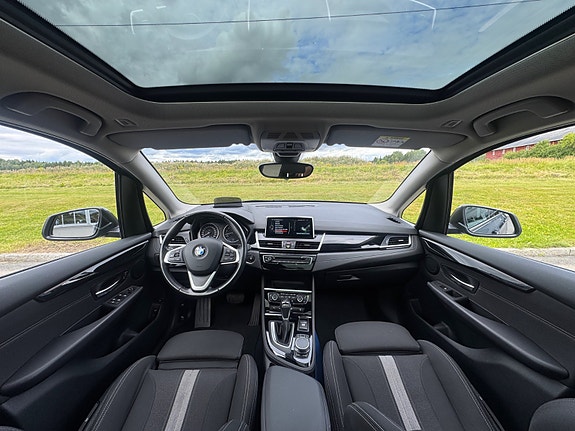 BMW 225xe 2 of 5