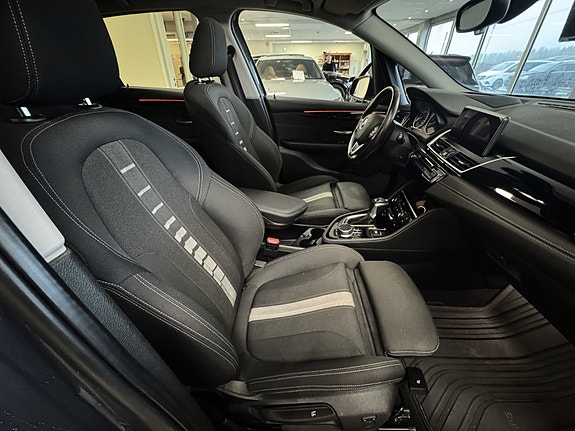BMW 225xe 4 of 5