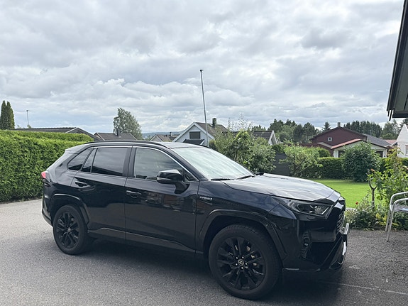 Toyota RAV4 2 of 5