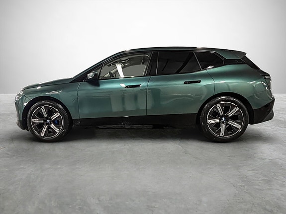BMW iX 2 of 5