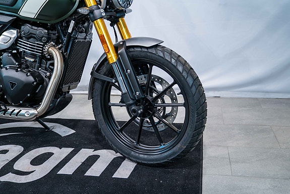 Triumph Scrambler 400X med eksosanlegg og kort brakett for kun 3000 kroner ferdig montert! 4 of 5