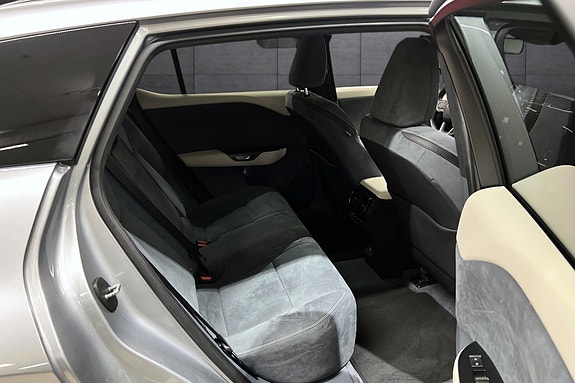 Lexus RZ450e 16 of 22