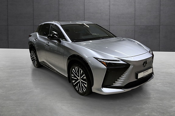 Lexus RZ450e 7 of 22
