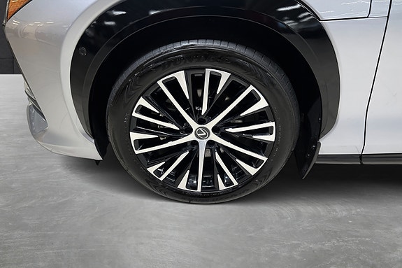 Lexus RZ450e 20 of 22