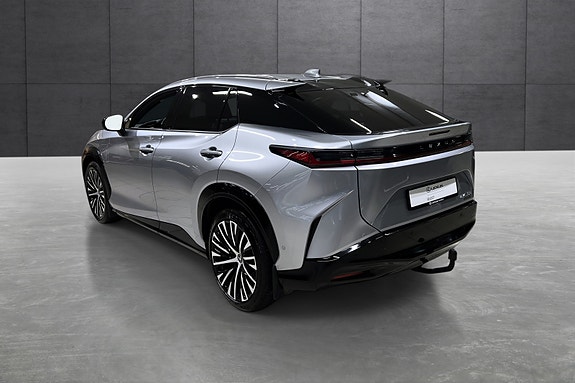 Lexus RZ450e 3 of 5