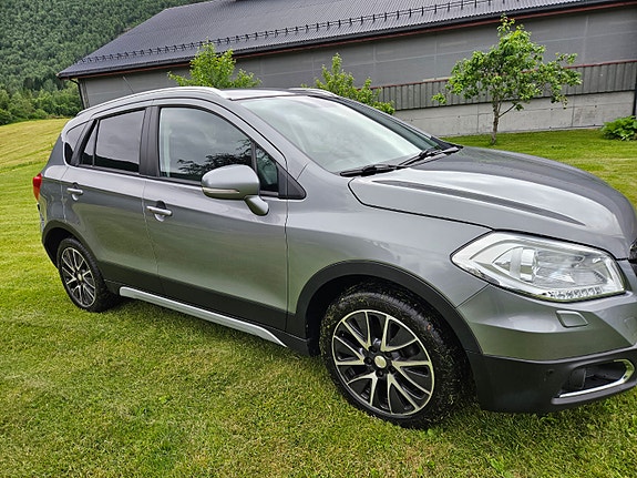 Suzuki SX4 S-Cross 2 of 7
