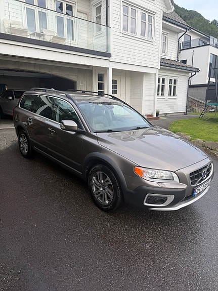 Volvo XC70 2 of 20