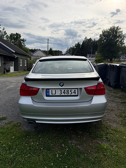 BMW 320d 3 of 5
