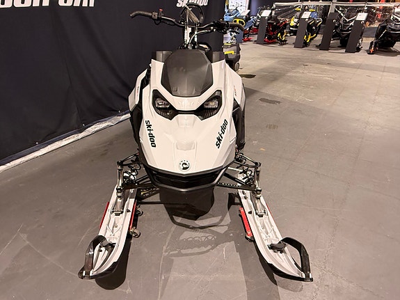 Ski-doo Summit Adrenaline 146 600R E-TEC *VALUE SEEKER KAMPANJE* 17 of 22