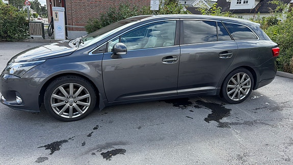 Toyota Avensis 3 of 5