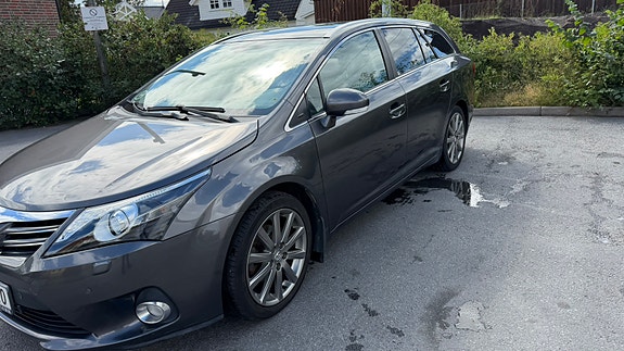 Toyota Avensis 2 of 5