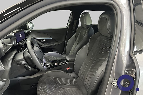 Peugeot e-2008 12 of 17