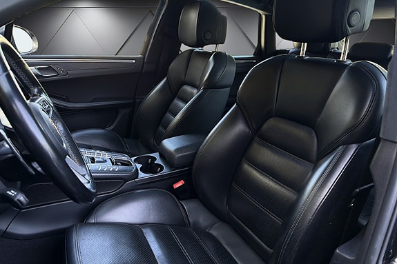 Porsche Macan 14 of 25