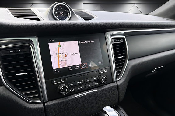 Porsche Macan 20 of 25