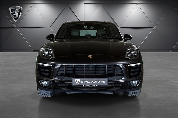 Porsche Macan 2 of 25