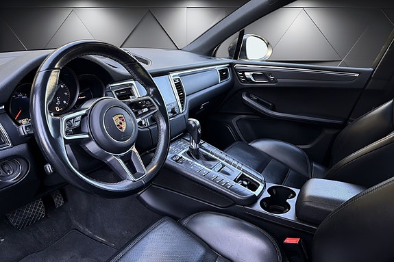 Porsche Macan 11 of 25