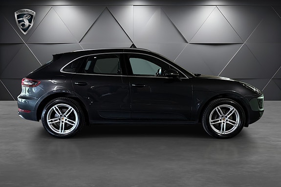 Porsche Macan 4 of 25