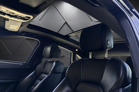 Porsche Macan 15 of 25