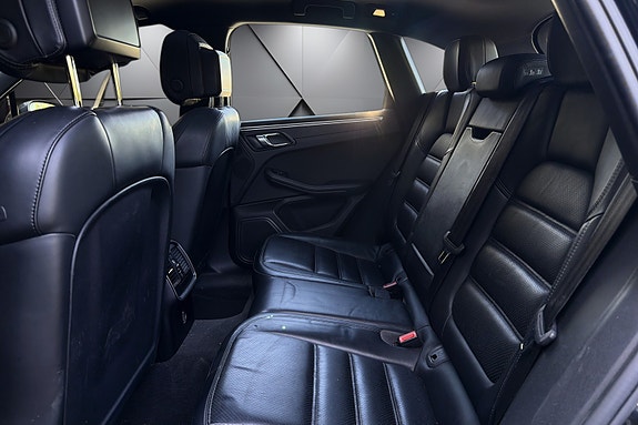 Porsche Macan 16 of 25