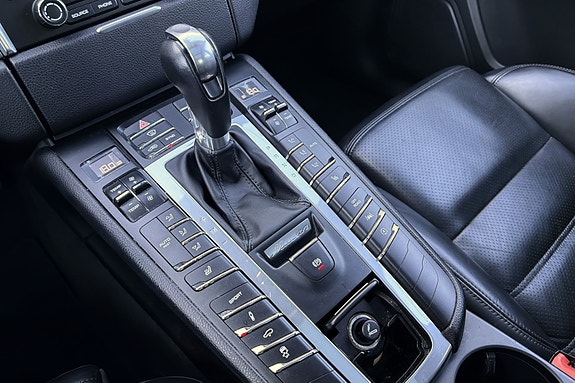 Porsche Macan 17 of 25