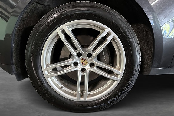 Porsche Macan 9 of 25