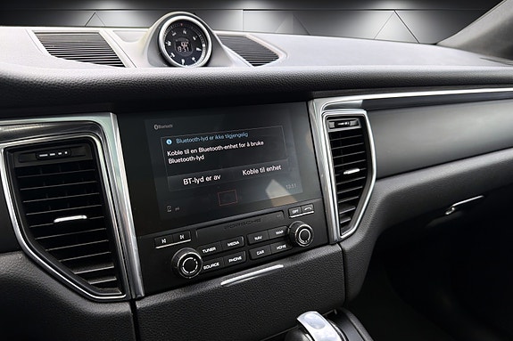 Porsche Macan 21 of 25