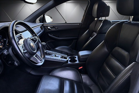 Porsche Macan 13 of 25