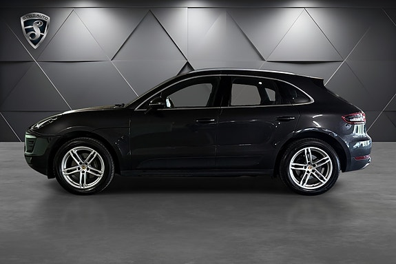 Porsche Macan 8 of 25