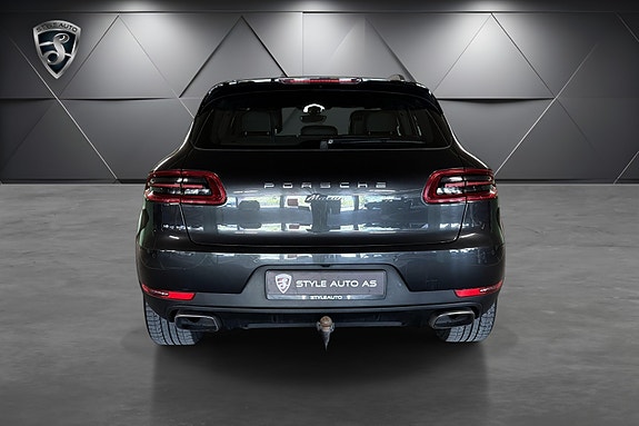 Porsche Macan 6 of 25