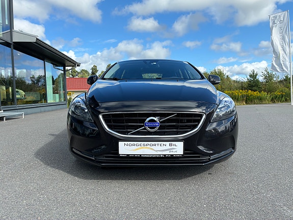 Volvo V40 2 of 28