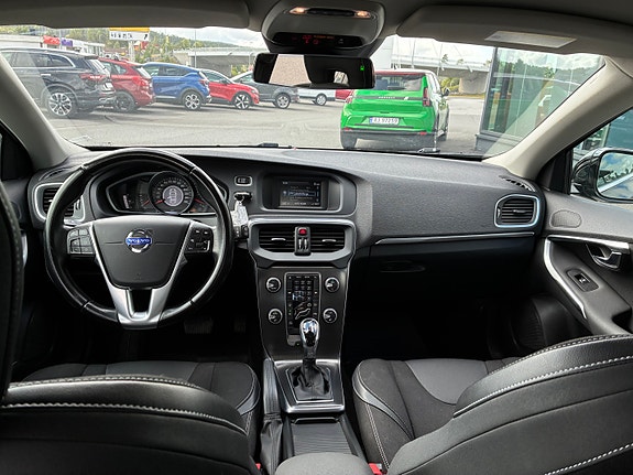 Volvo V40 11 of 28