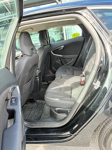 Volvo V40 9 of 28