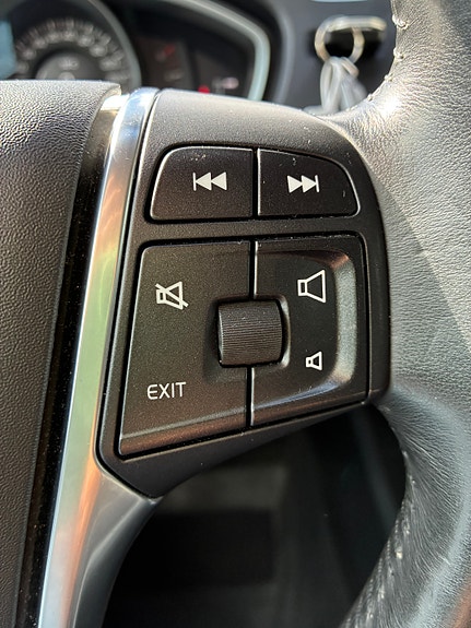 Volvo V40 16 of 28