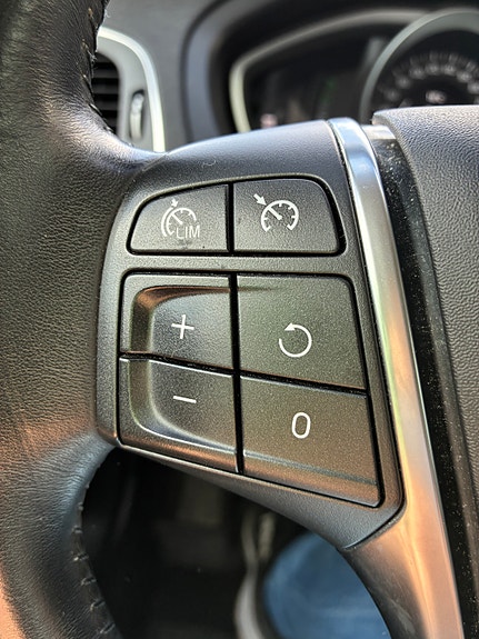 Volvo V40 17 of 28