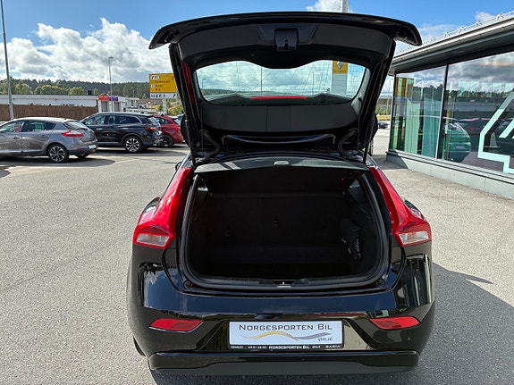 Volvo V40 7 of 28