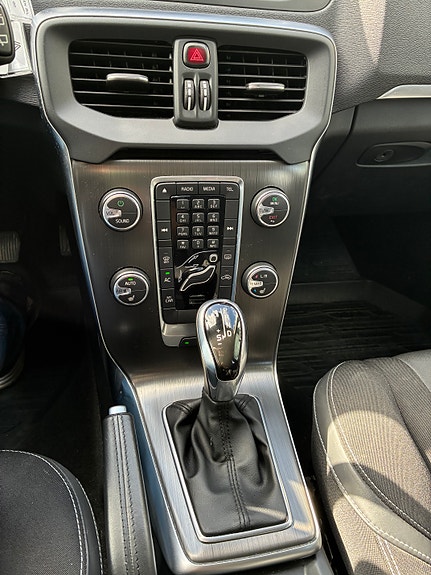 Volvo V40 13 of 28