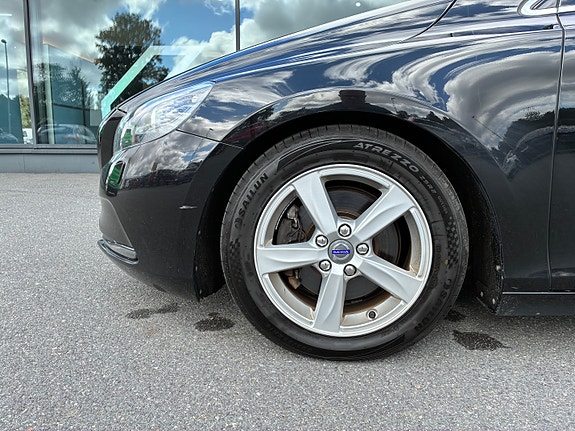 Volvo V40 4 of 28