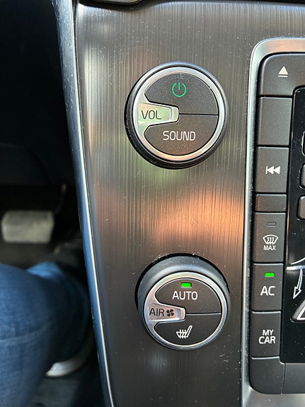 Volvo V40 22 of 28