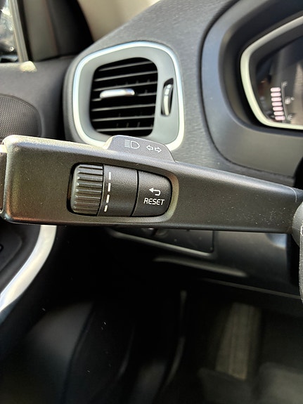Volvo V40 19 of 28