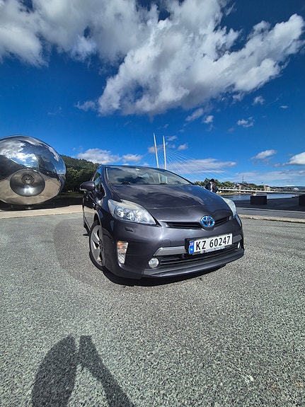 Toyota Prius Plug-in Hybrid 2 of 30