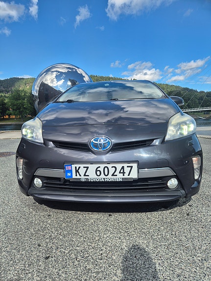 Toyota Prius Plug-in Hybrid 4 of 30