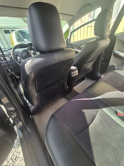 Toyota Prius Plug-in Hybrid 19 of 30
