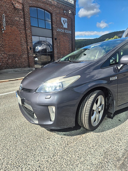 Toyota Prius Plug-in Hybrid 7 of 30