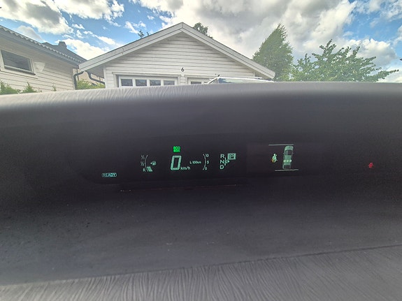 Toyota Prius Plug-in Hybrid 30 of 30