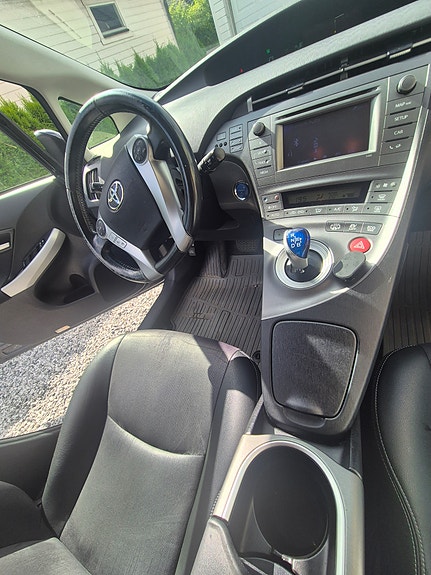 Toyota Prius Plug-in Hybrid 18 of 30