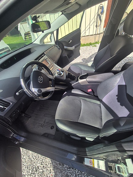 Toyota Prius Plug-in Hybrid 24 of 30